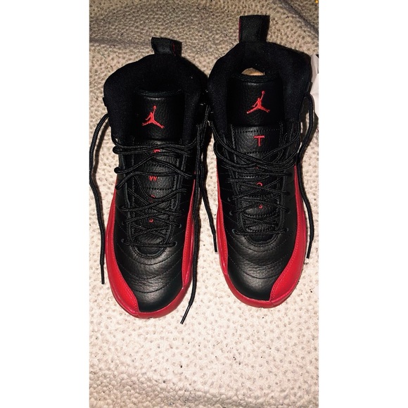 🔥MAKE AN OFFER! NIKE AIR JORDAN 12 FLU GAME🔥 - Picture 3 of 7